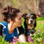 Elev under utdannelse med hund på kurs i Bergen